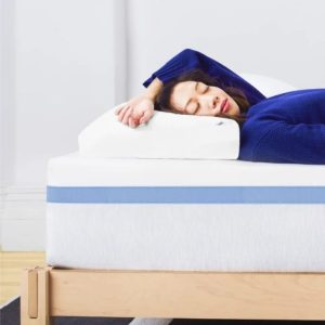 Woman sleeping comfortably on a Helix Moonlight mattress, emphasizing its plush comfort.